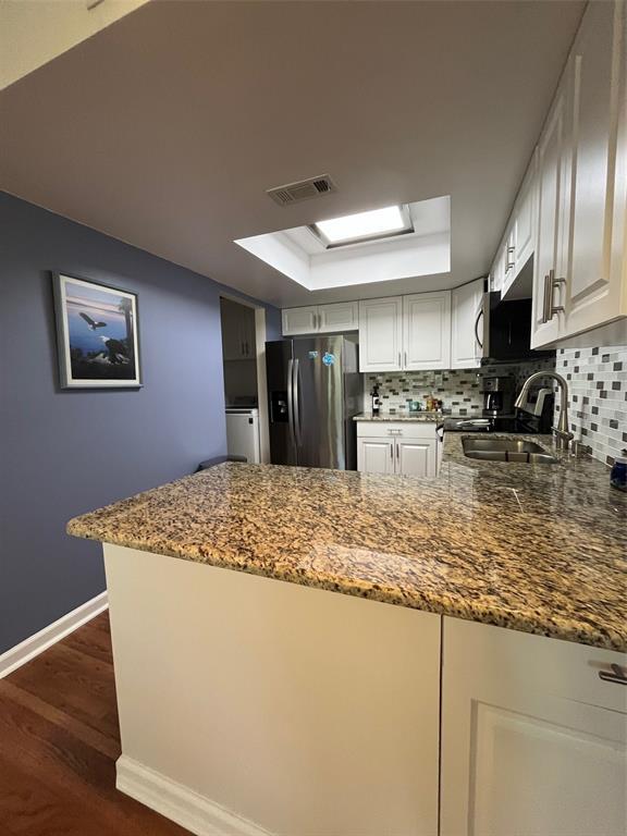 Picture of 404 Lennox Road W Unit 404, Palm Harbor FL 34683