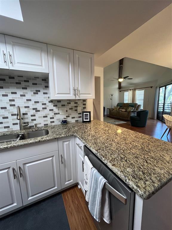 Picture of 404 Lennox Road W Unit 404, Palm Harbor FL 34683