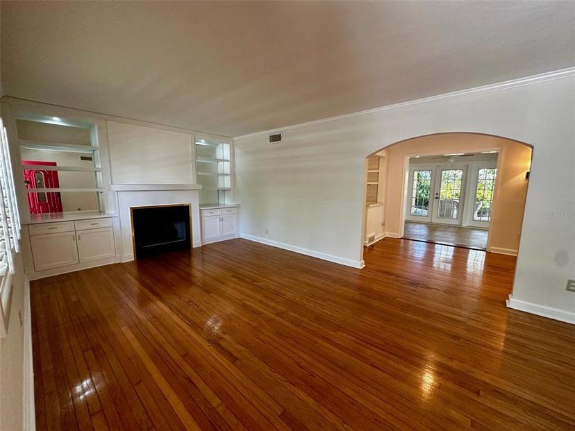 Picture of 1399 Aloma Avenue, Winter Park FL 32789