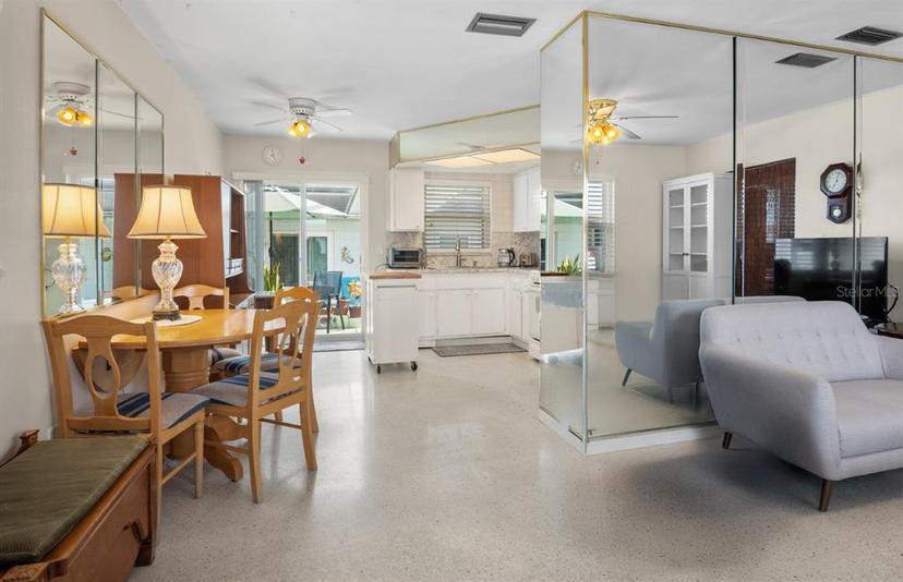 Picture of 12400 Park Boulevard Unit 522, Seminole FL 33772