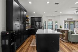 Picture of 3221 W Oakellar Avenue, Tampa, FL 33611