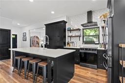 Picture of 3221 W Oakellar Avenue, Tampa, FL 33611