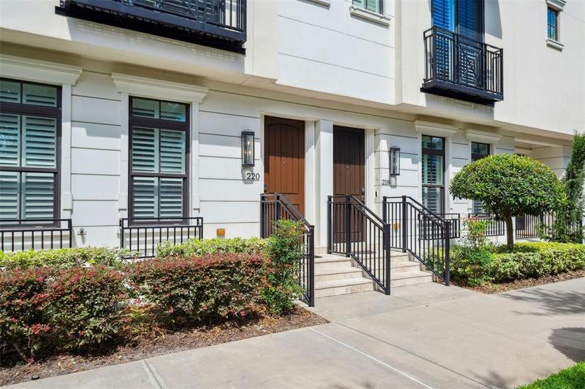 Picture of 220 S Summerlin Avenue, Orlando FL 32801