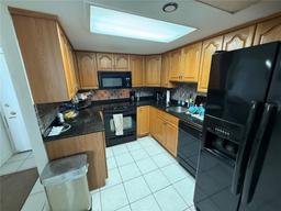 Picture of 1 Key Capri Unit 303E, Treasure Island, FL 33706