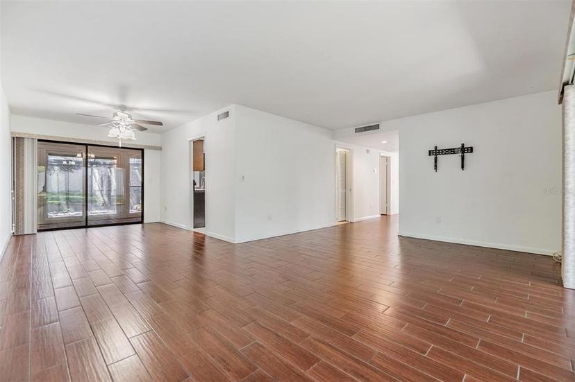 Picture of 4002 Cypress Court Unit 4002, Tampa FL 33618