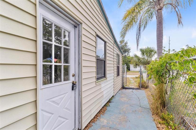 Picture of 536 Braddock Street S, St Petersburg FL 33707