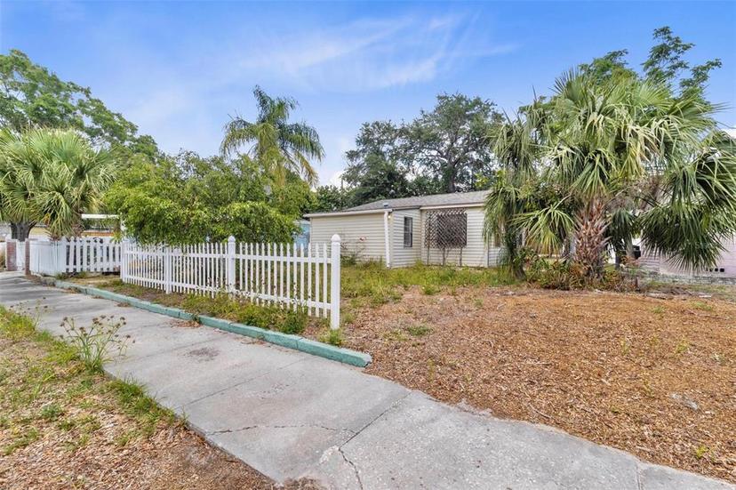Picture of 536 Braddock Street S, St Petersburg FL 33707