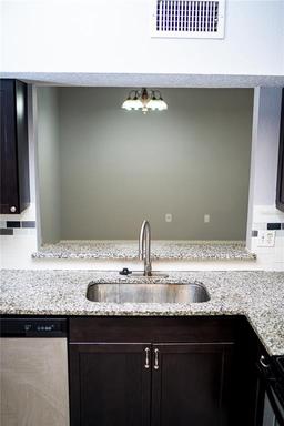 Picture of 9516 Newdale Way Unit 101, Riverview, FL 33578