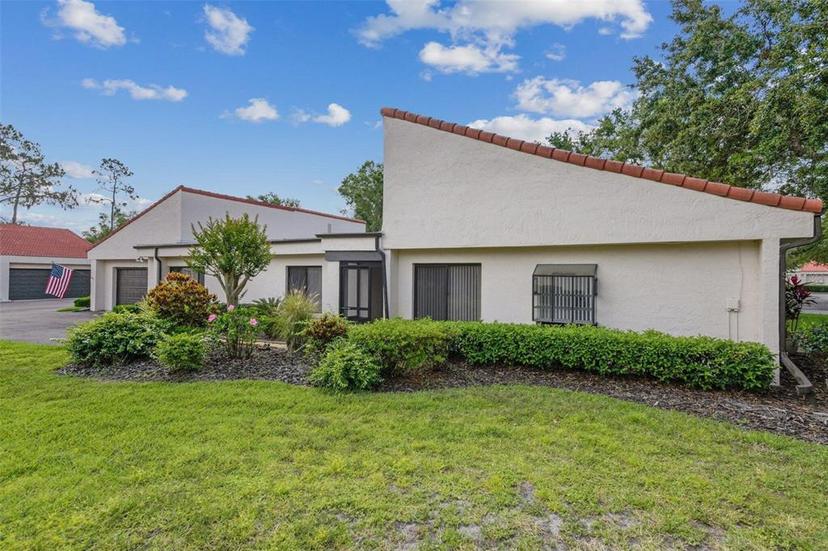Picture of 107 Seville Court N, Plant City FL 33566