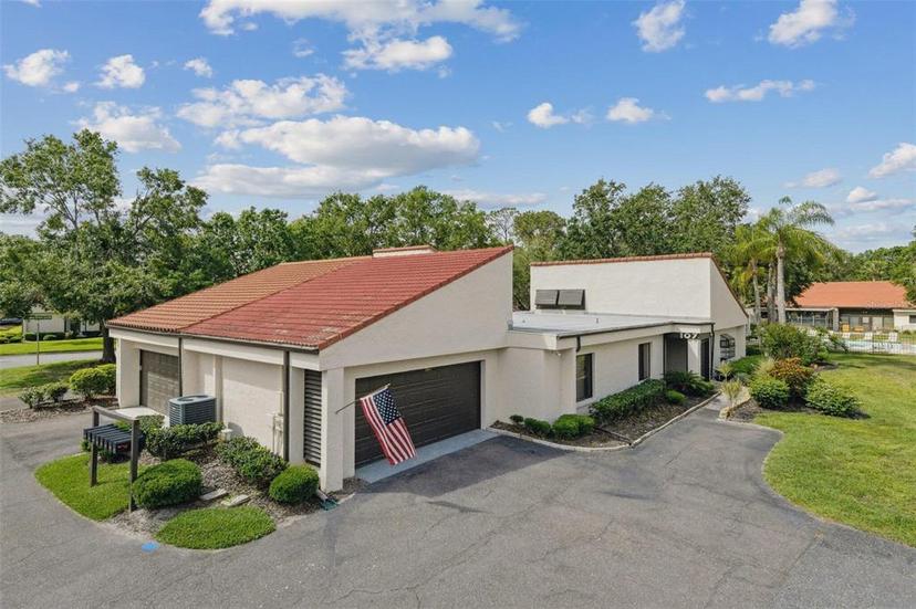 Picture of 107 Seville Court N, Plant City FL 33566