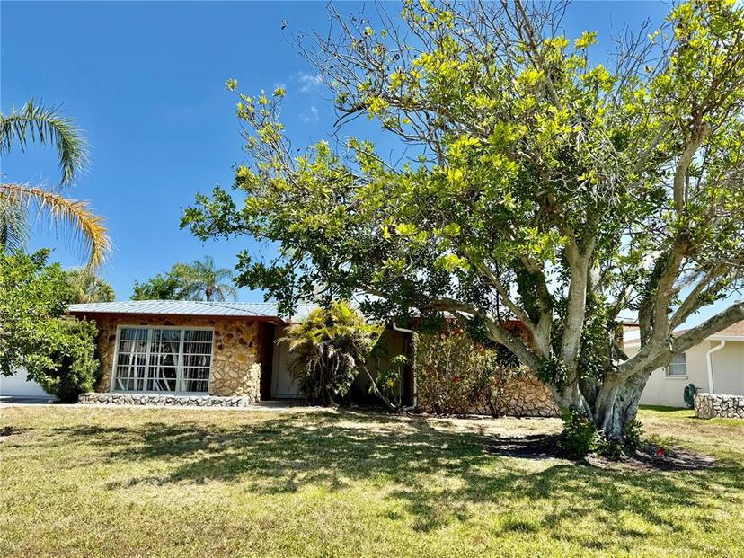 Picture of 261 Caddy Road, Rotonda West FL 33947