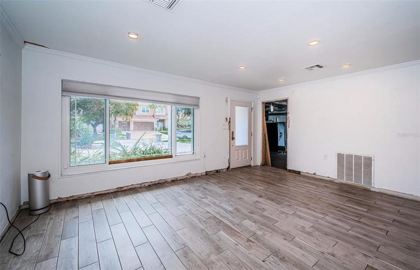 Picture of 333 Belleair Drive Ne, St Petersburg FL 33704