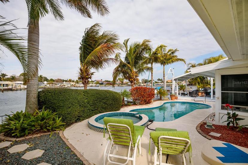 Picture of 2487 W Bay Isle Drive Se, St Petersburg FL 33705