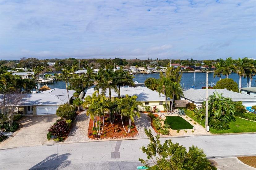 Picture of 2487 W Bay Isle Drive Se, St Petersburg FL 33705