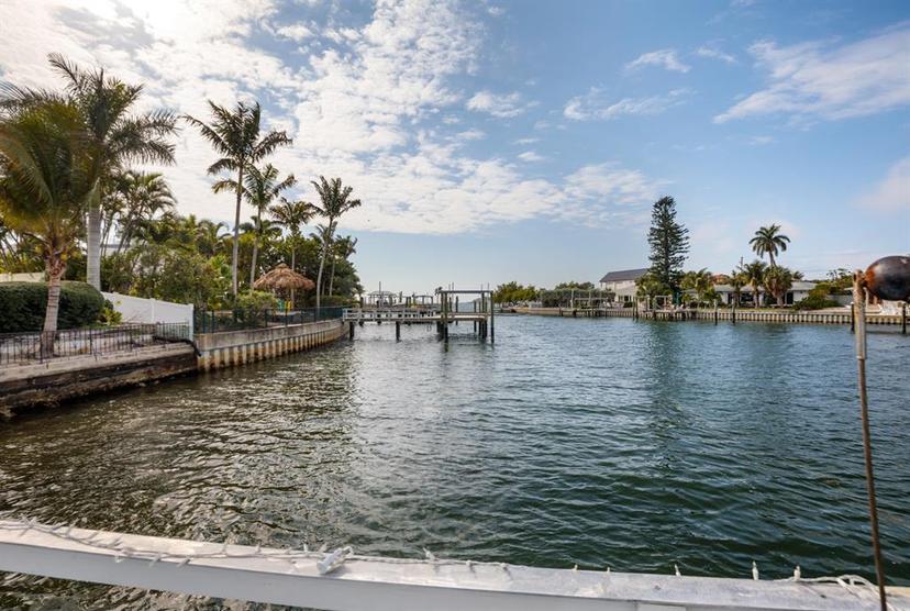Picture of 2487 W Bay Isle Drive Se, St Petersburg FL 33705