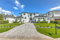 Picture of 4815 W Sunset Boulevard, Tampa, FL 33629