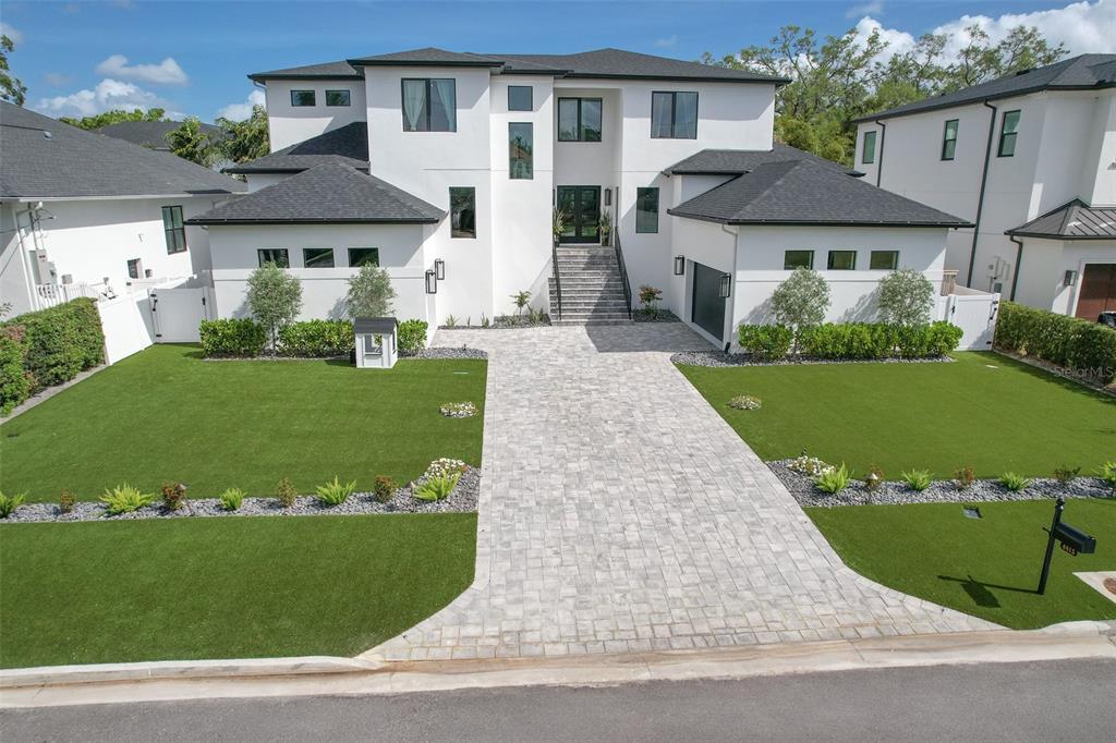 Picture of 4815 W Sunset Boulevard, Tampa, FL 33629