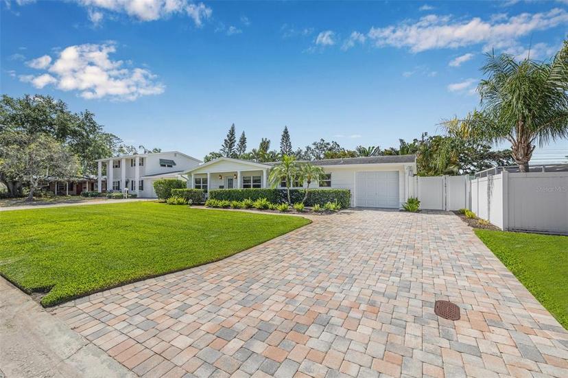 Picture of 1404 84Th Avenue N, St Petersburg FL 33702