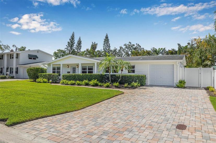 Picture of 1404 84Th Avenue N, St Petersburg FL 33702