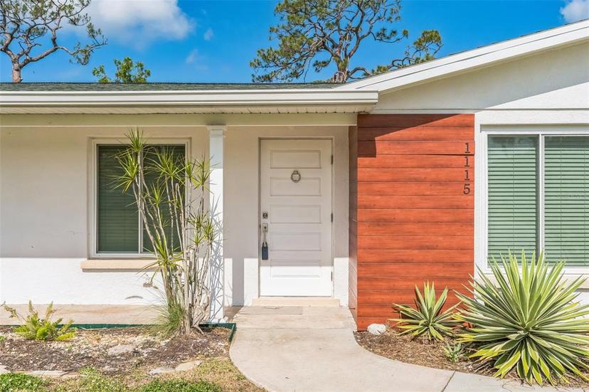 Picture of 1115 Larchmont Drive, Englewood FL 34223
