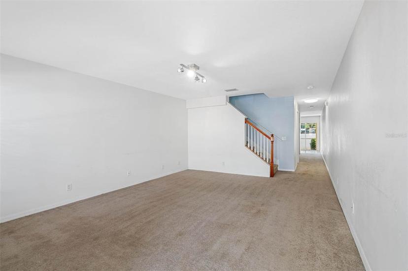 Picture of 220 Coquina Bay Drive, St Petersburg FL 33705
