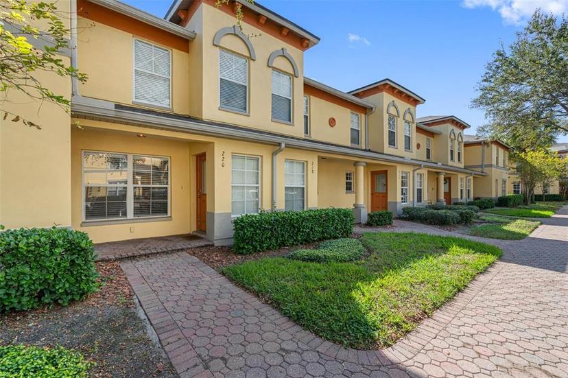 Picture of 220 Coquina Bay Drive, St Petersburg FL 33705