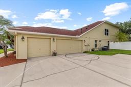 Picture of 2818 Mossy Timber Trail, Valrico, FL 33596