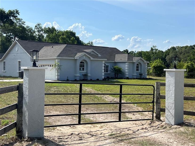 Picture of 13430 NE 30Th Court, Anthony FL 32617