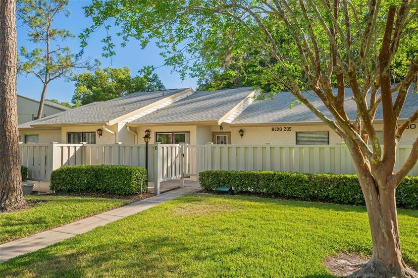 Picture of 1300 Shady Pine Way Unit B, Tarpon Springs FL 34688