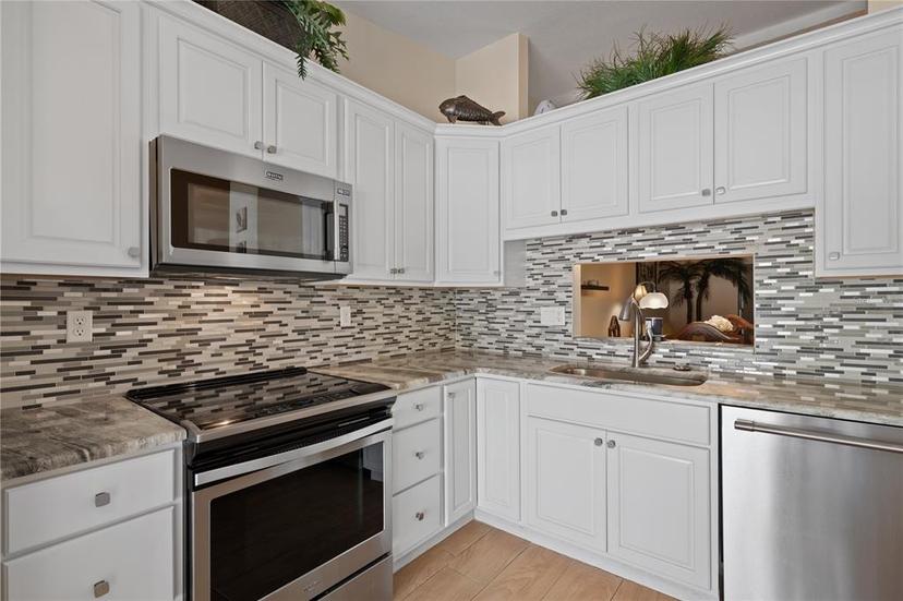 Picture of 1300 Shady Pine Way Unit B, Tarpon Springs FL 34688