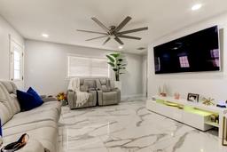 Picture of 706 Kingswood Loop, Brandon, FL 33511