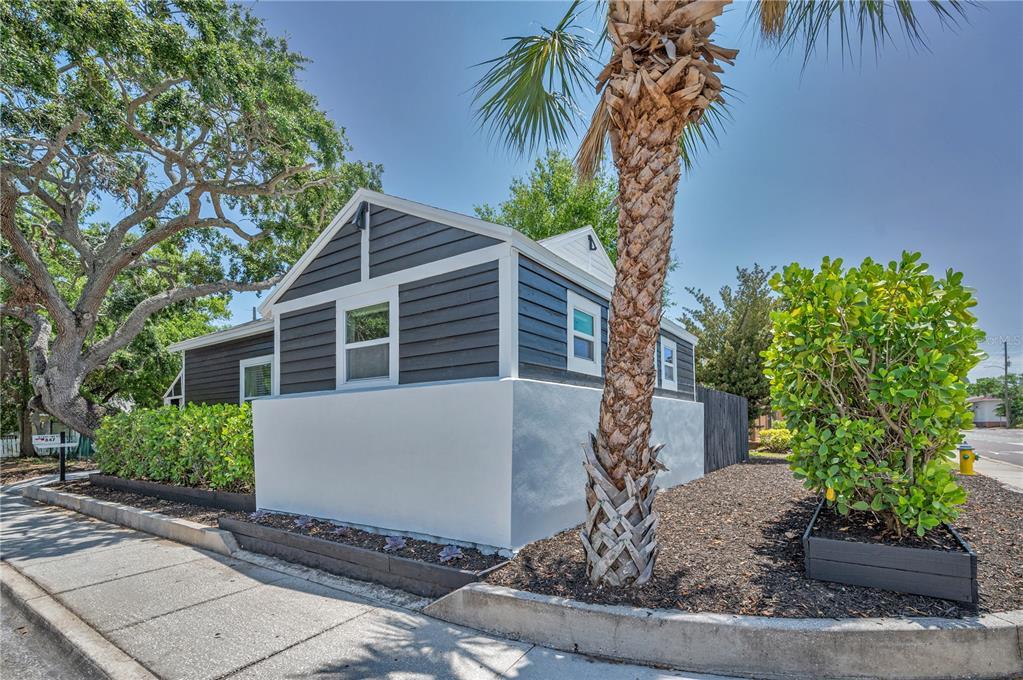 Picture of 847 Highland Street N, St Petersburg, FL 33701