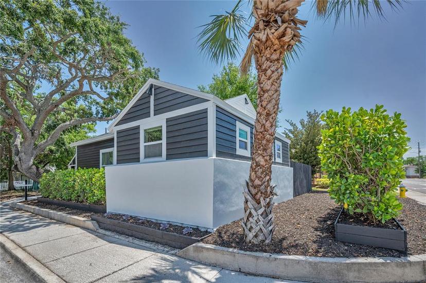 Picture of 847 Highland Street N, St Petersburg FL 33701