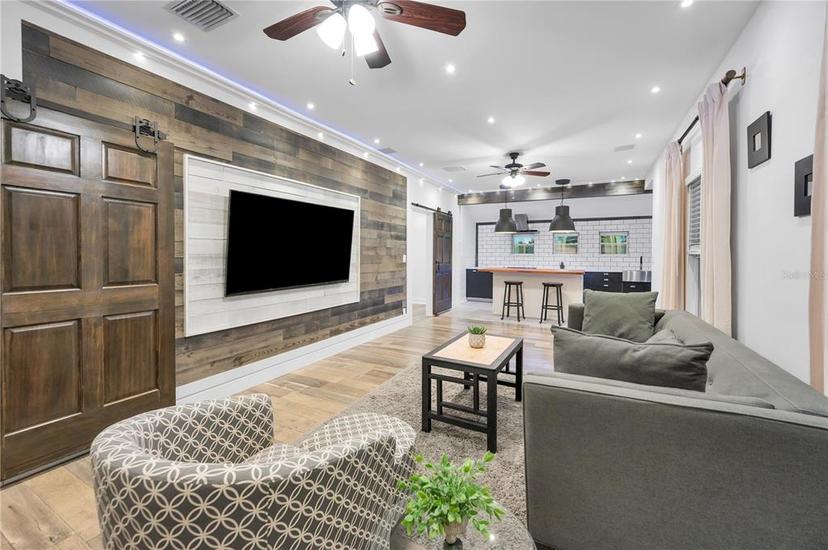 Picture of 847 Highland Street N, St Petersburg FL 33701