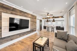 Picture of 847 Highland Street N, St Petersburg, FL 33701
