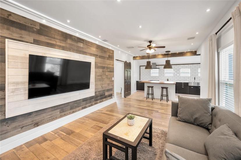 Picture of 847 Highland Street N, St Petersburg FL 33701