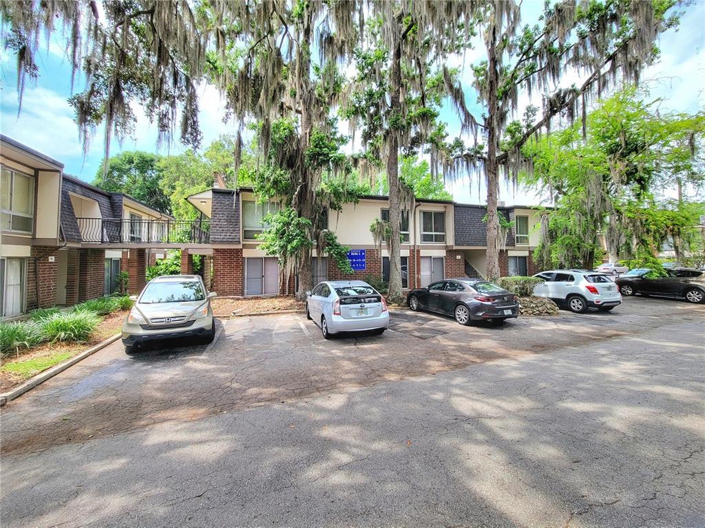 Picture of 1700 SW 16Th Court Unit L6, Gainesville, FL 32608