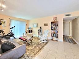 Picture of 1700 SW 16Th Court Unit L6, Gainesville, FL 32608