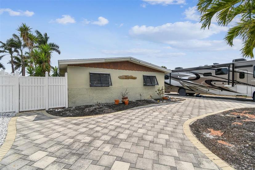 Picture of 11340 5Th Street E, Treasure Island FL 33706