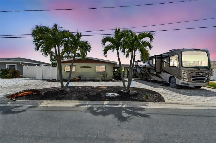 Picture of 11340 5Th Street E, Treasure Island FL 33706