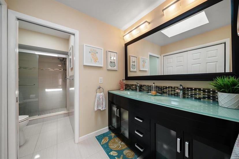 Picture of 2511 Bay Boulevard Unit B, Indian Rocks Beach FL 33785