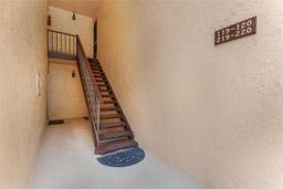 Picture of 120 Cedarwood Circle Unit 120, Seminole, FL 33777