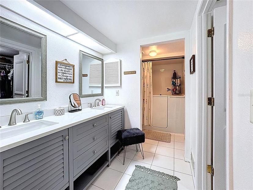 Picture of 5234 Lake Arrowhead Trail Unit 30, Sarasota FL 34231