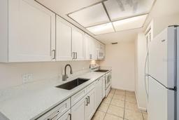 Picture of 5321 Vineland Road Unit 101, Orlando, FL 32811