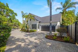 Picture of 5610 N River Shore Drive, Tampa, FL 33603