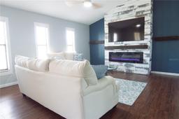 Picture of 320 Crosswinds Drive, Palm Harbor, FL 34683