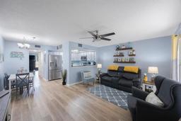 Picture of 404 Hammock Pine Boulevard Unit 404, Clearwater, FL 33761