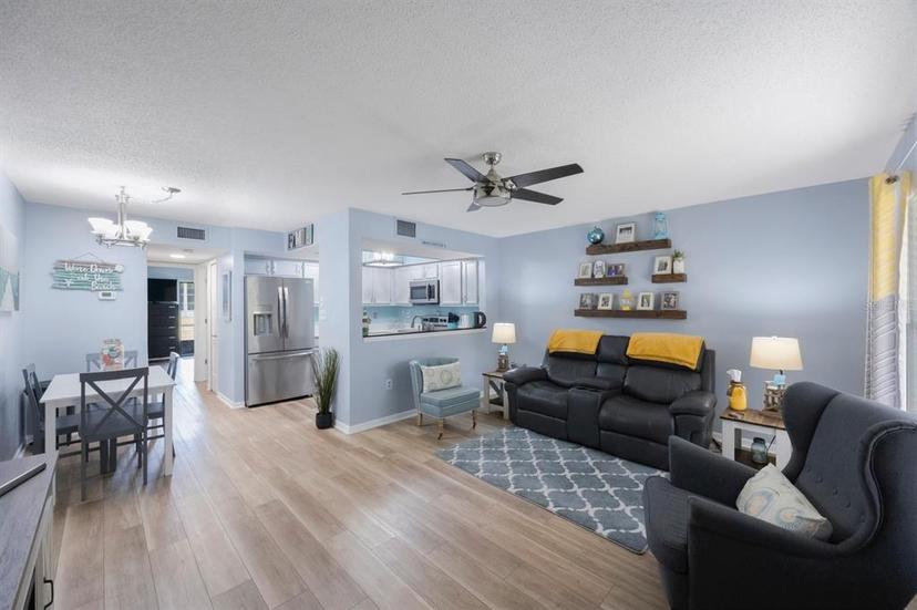 Picture of 404 Hammock Pine Boulevard Unit 404, Clearwater FL 33761