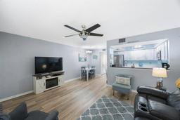 Picture of 404 Hammock Pine Boulevard Unit 404, Clearwater, FL 33761