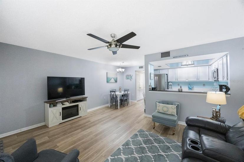 Picture of 404 Hammock Pine Boulevard Unit 404, Clearwater FL 33761